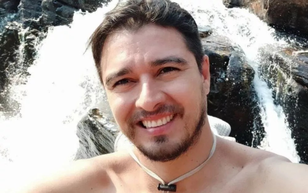 Contador é encontrado morto com corpo carbonizado dentro de casa