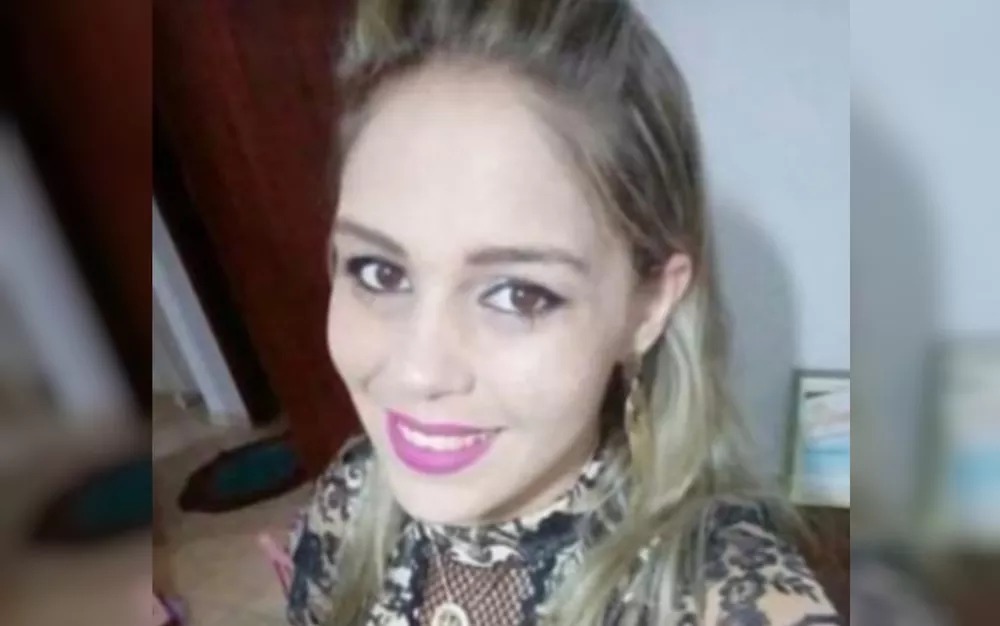 Mulher é encontrada morta a tiros dentro de casa