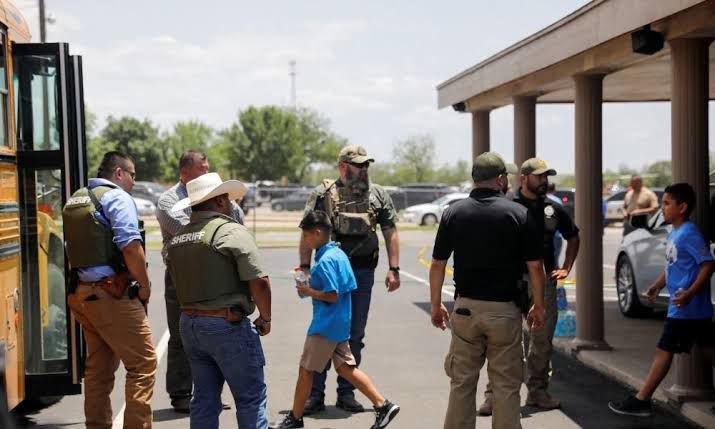Texas: Ataque a tiros em escola deixa 21 pessoas mortas, incluindo o atirador