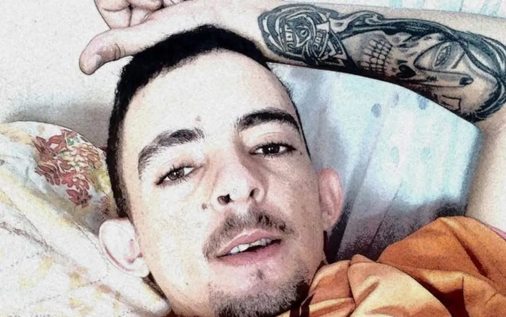 Jovem é morto a tiros em distribuidora de bebidas