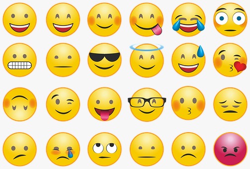 Dia mundial do emoji: ‘Eles trazem engajamento e chamam mais a atenção’