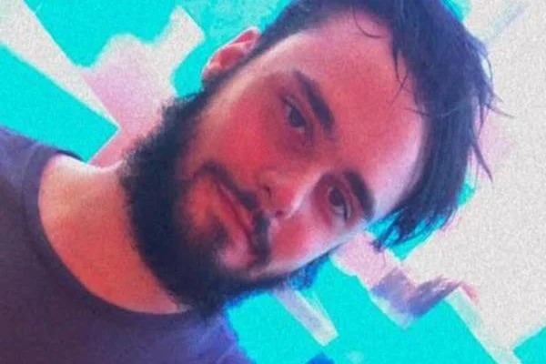 Homem é preso suspeito de dar nove facadas em ex-namorada