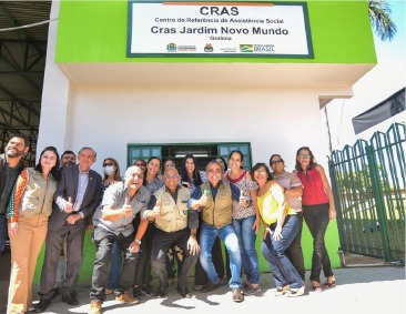 Ministro vistoria centro de referência social