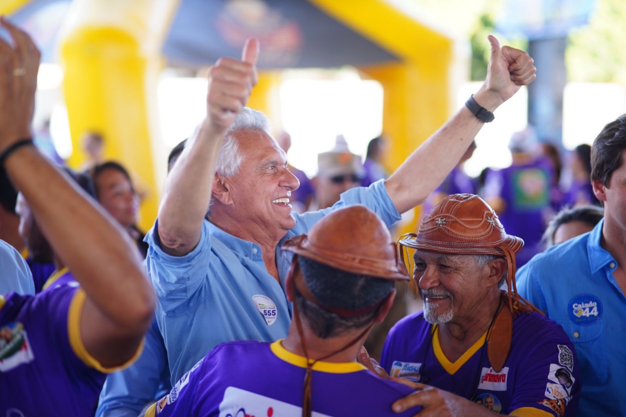Caiado aumenta 10% e vence com folga no primeiro turno