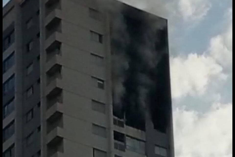 Corpo carbonizado é encontrado em apartamento incendiado, em Goiânia