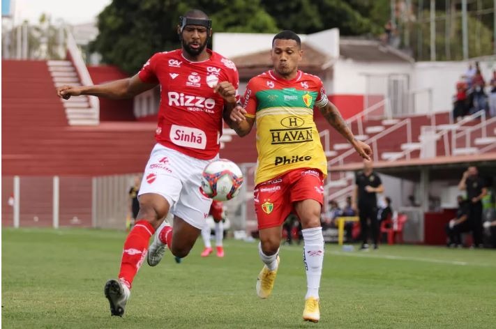 Vila Nova e Brusque se enfrentam em jogo de confronto direto