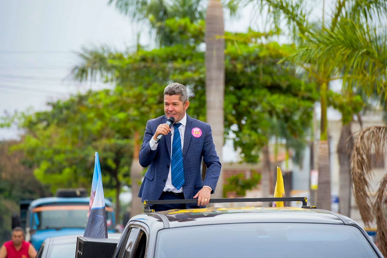 "Goiás precisa de um senador que defenda o povo", diz Delegado Waldir em carreata por Goiânia