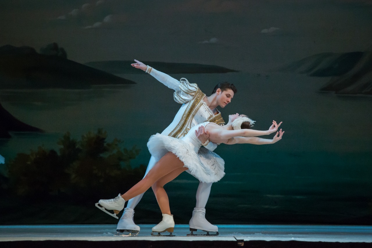 Sucesso mundial, companhia russa de ballet no gelo apresenta “O Lago dos Cisnes”, em Goiânia