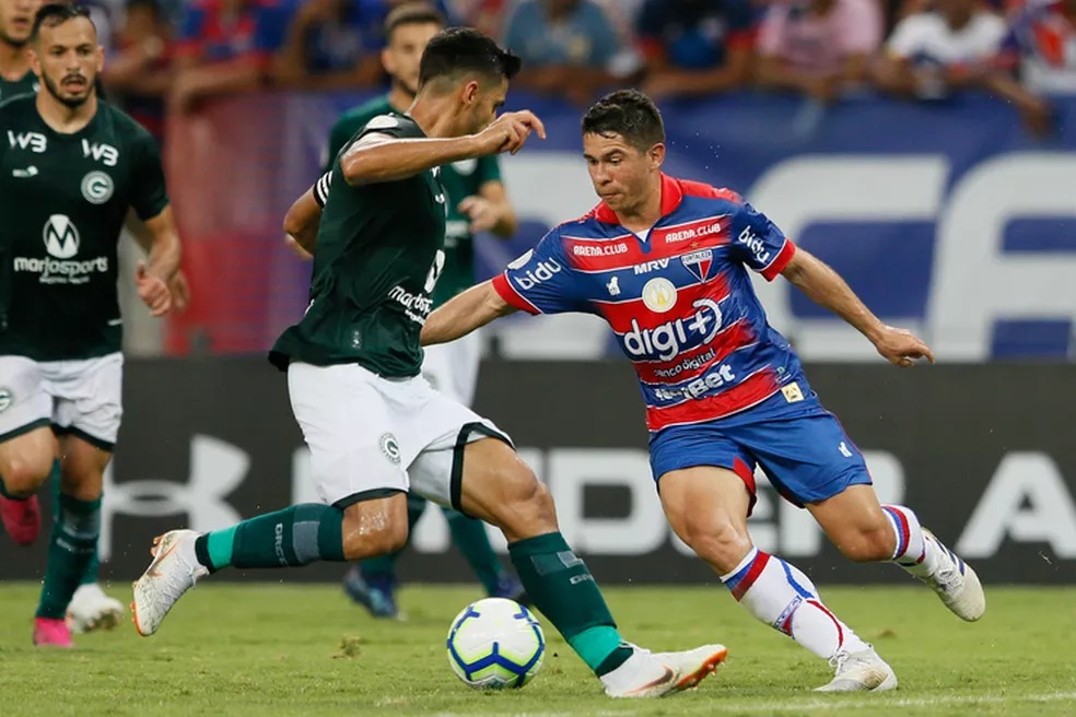 Goiás e Fortaleza se enfrentam em jogo de confronto direto