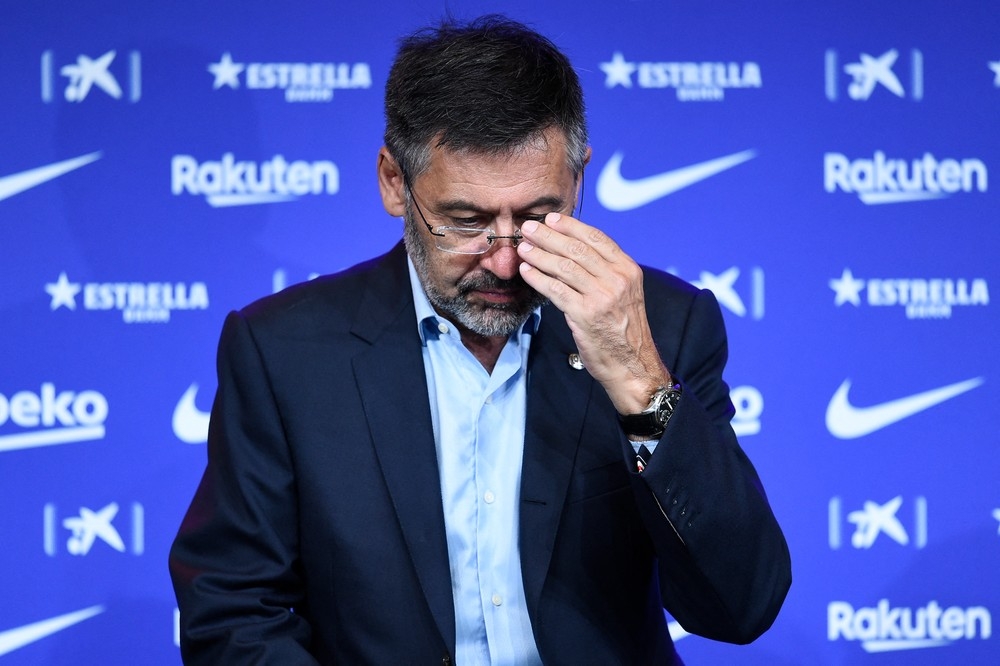 Polícia faz buscas no Barcelona e prende ex-presidente Bartomeu