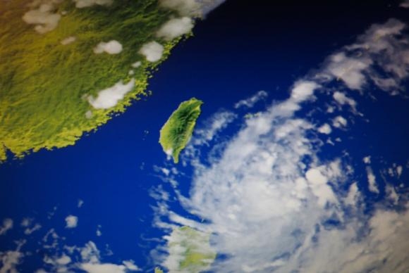 Tufão Hato deixa pelo menos 12 mortos em passagem pela China