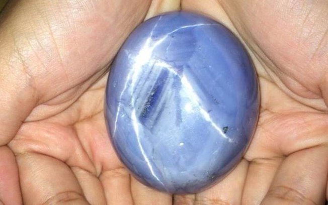 Maior safira azul do mundo é encontra no Sri Lanka