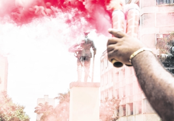 ‘Carbonário’, repórter-fotográfico é expert em imagens da  luta de classe