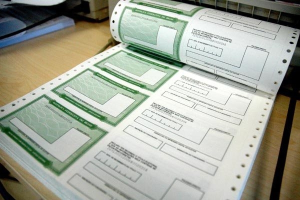Transexuais e travestis podem registrar nome social no título de eleitor