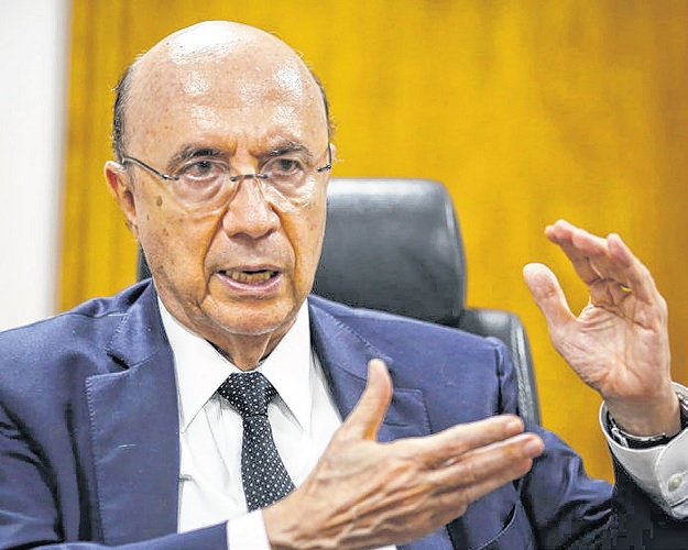 Câmara de Goiânia entrega título de cidadão a Meirelles