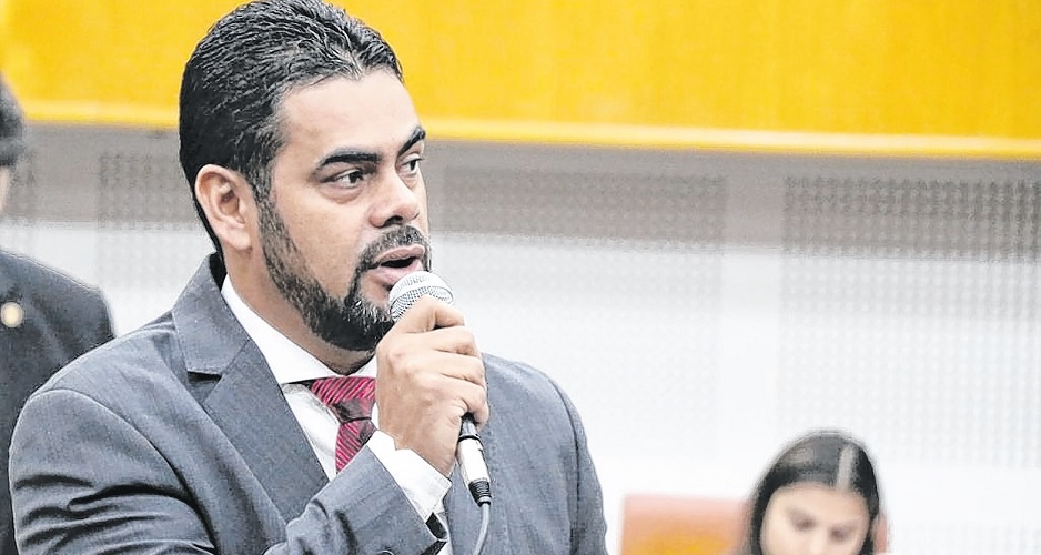 Tiãozinho Porto fica no Pros e na liderança de Iris na Câmara