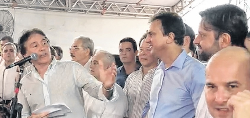 Eunício pede para Baldy continuar ministro
