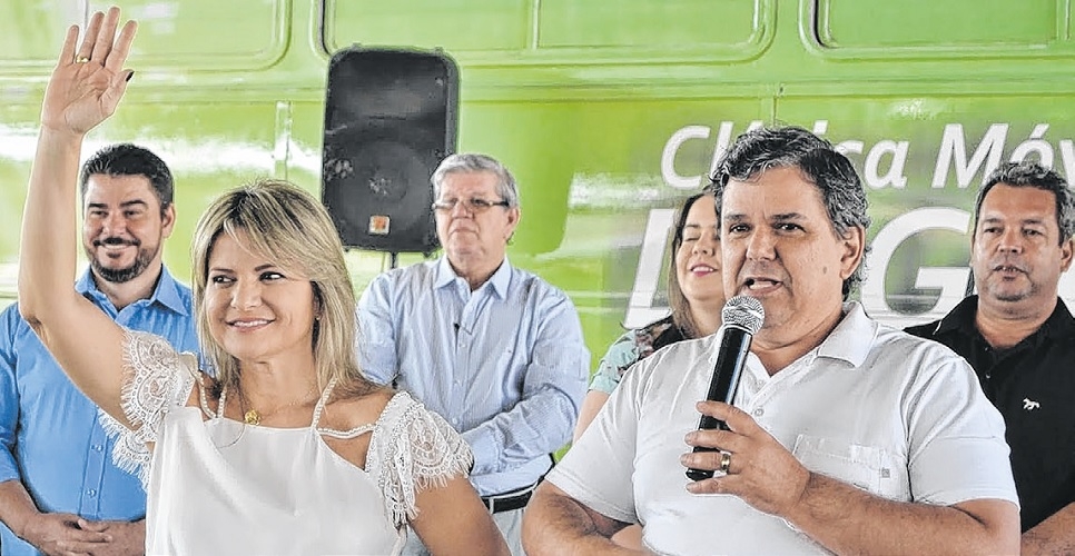 Sintego reconhece trabalho de deputados por servidores