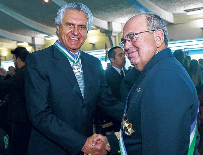 Caiado recebe Ordem  do Mérito da Defesa