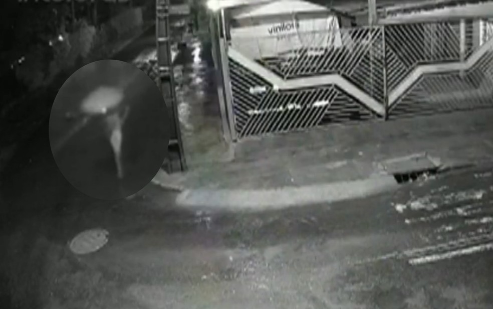 Vídeo mostra mulher próximo a local em que bebê foi encontrado abandonado em Goiânia