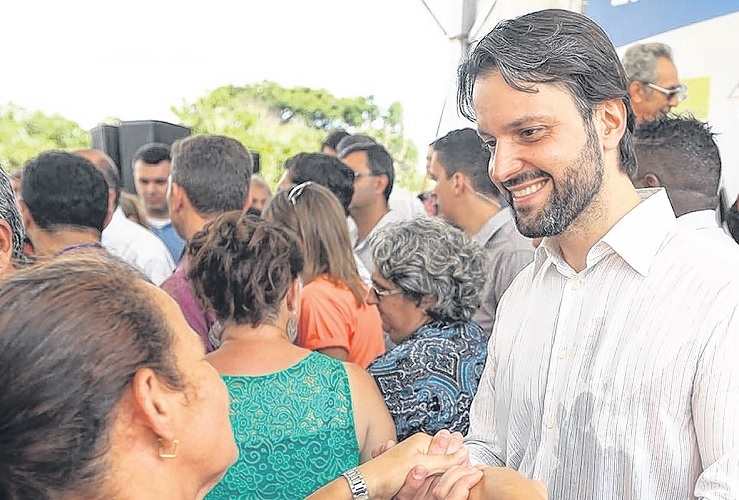 PT elege Antônio Gomide e reelege Adriana Accorsi