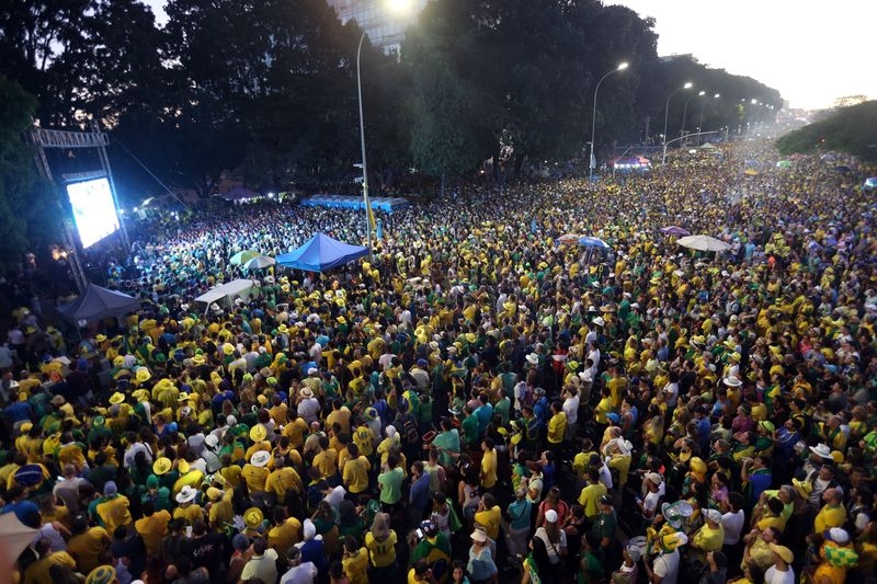Manifestantes pró e contra Dilma rejeitam Temer, aponta Datafolha