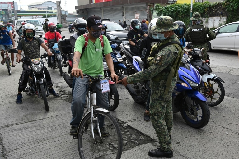 Milhões de filipinos retornam ao confinamento