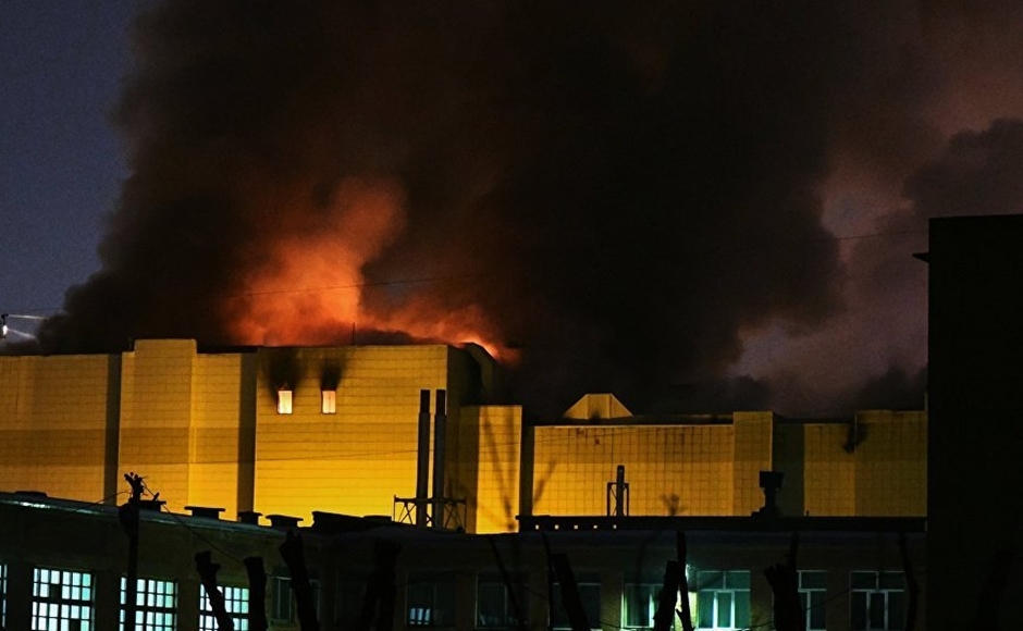 Pelo menos 64 morrem em incêndio em shopping na Rússia