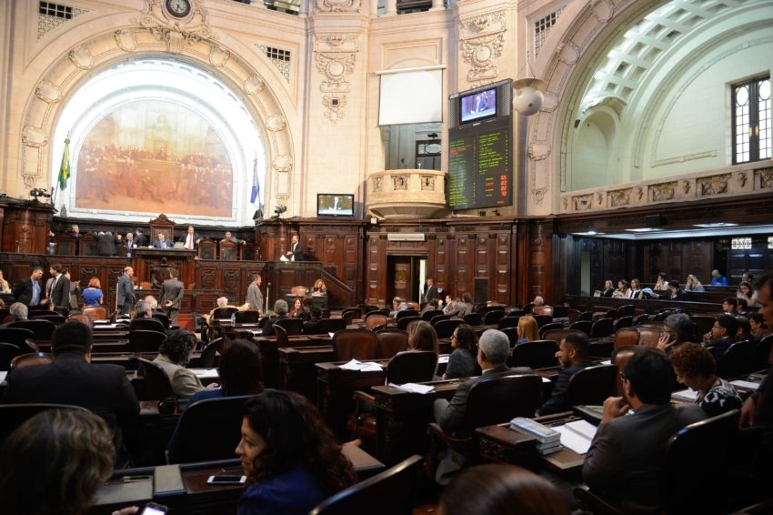 MP do Rio pede anulação de sessão da Alerj que revogou prisão de deputados