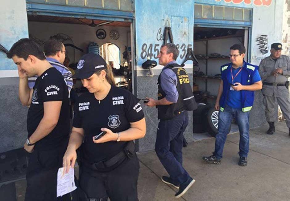 Receita fiscaliza lojas de peças usadas no interior de Goiás