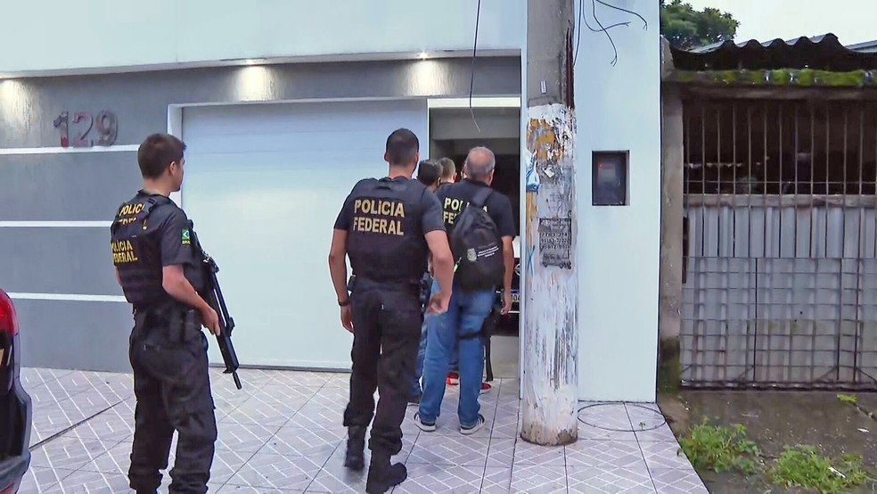 PF realiza operação contra esquema de falsificação de documentos