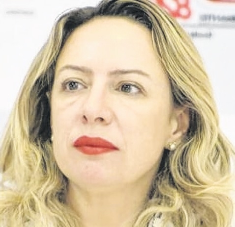 Deputado cobra que prefeito se desprenda de questões pessoais