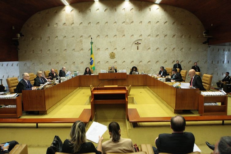 Supremo restringe foro privilegiado para deputados e senadores