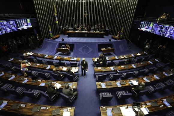 Senado aprova obrigatoriedade de uso de bloqueadores de celulares em presídios