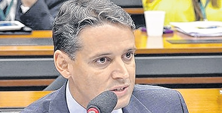 Projeto de Ronaldo Caiado estabelece regras na internet