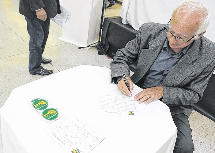 Coronel Oliveira assume comando do PPL goiano