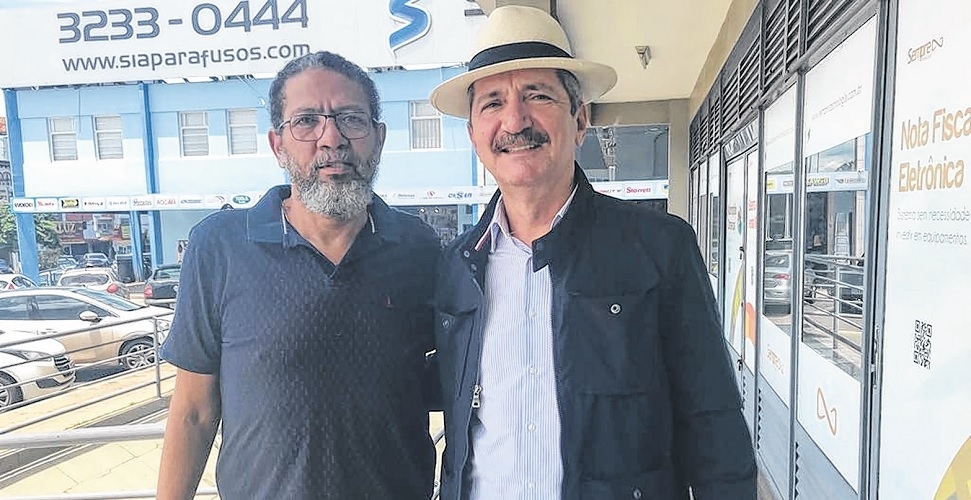 Prefeito trata de fotossensores  com vereadores e promotor