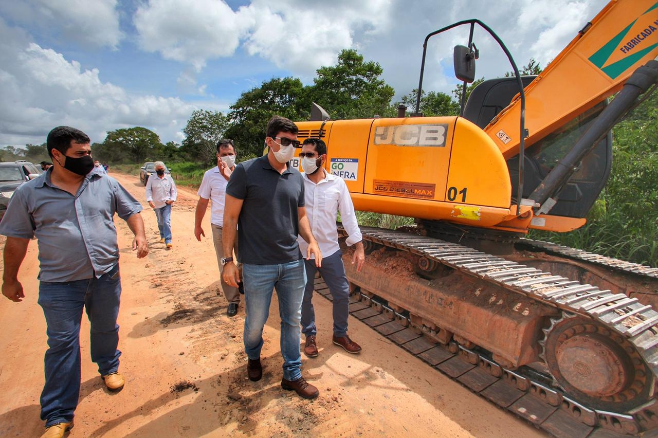 Lincoln Tejota comemora conclusão da pavimentação da GO-336, entre Crixás e Nova Crixás
