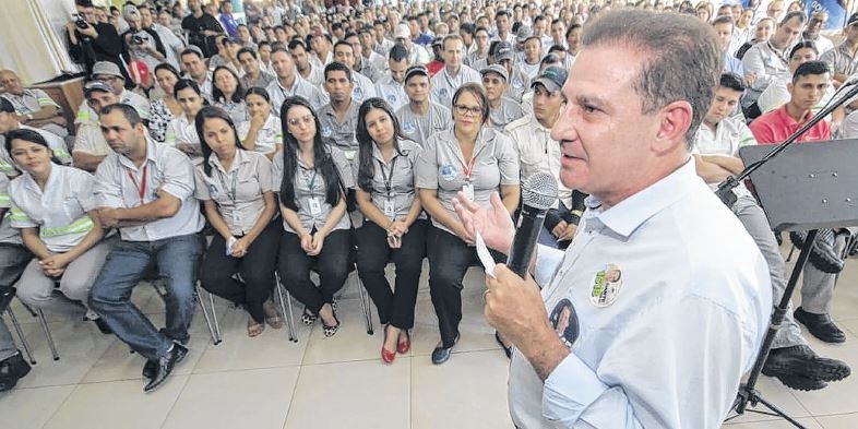 Vanderlan defende reforma tributária para que empresas voltem a gerar empregos