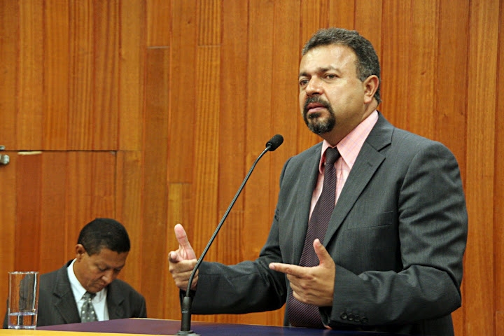 Elias Vaz quer suspender cobrança adicional de IPTU