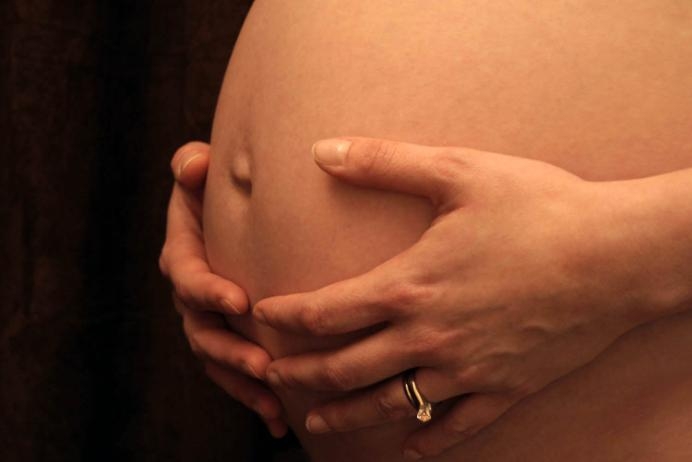 47% das mulheres já foram rejeitadas em entrevista de emprego por serem mães
