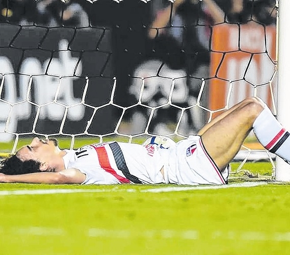 Furacão busca empate e elimina São Paulo