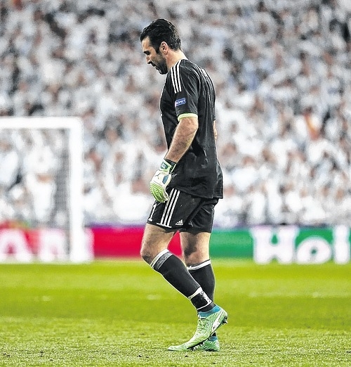 Expulso, Buffon se revolta com marcação de pênalti