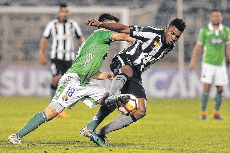 Botafogo consegue virada nos acréscimos no Chile