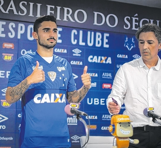 Lateral formado no Vila acerta com o Cruzeiro