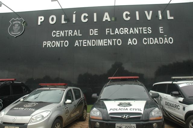 Presos jovens suspeitos de sacar ilegalmente cerca de R$ 100 mil de contas bancárias, em Goiânia