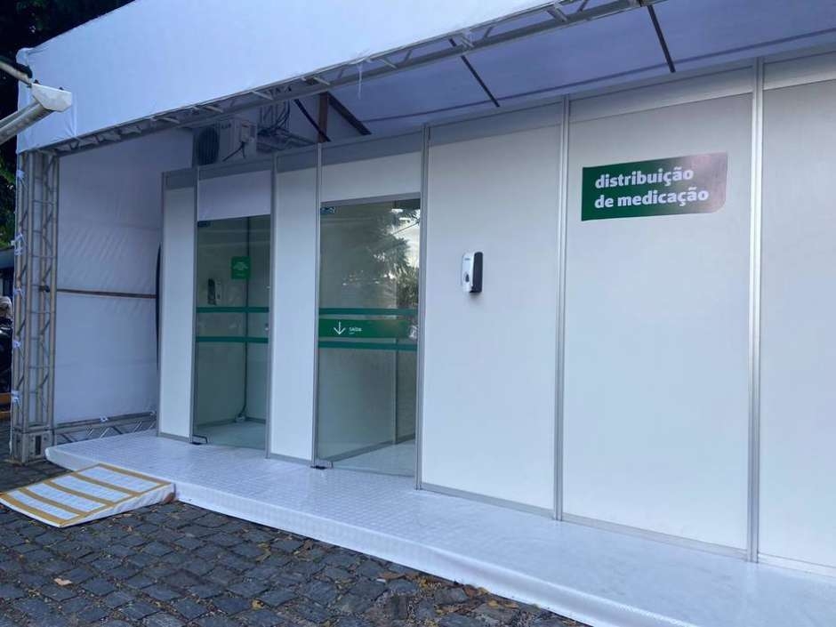 Unidade de saúde distribui kits de medicamentos com cloroquina, em Fortaleza