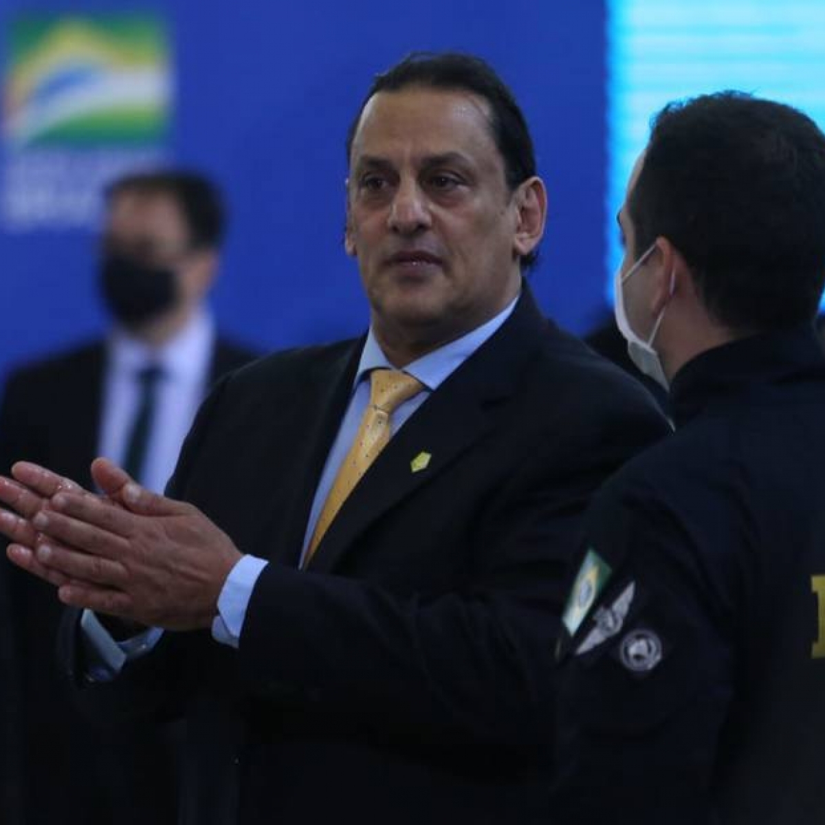 Wassef diz que Queiroz seria morto e que tentariam incriminar a família Bolsonaro