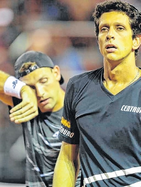 Marcelo Melo avança em jogo de dois dias
