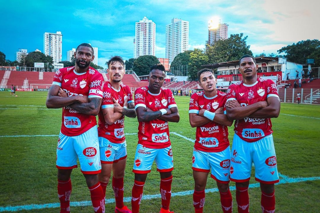 Vila Nova vence Aparecidense e toma liderança do grupo